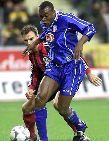 路送出一記 路送出一記